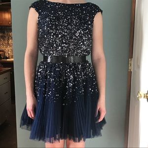 Sherri Hill navy beaded short dress size 6
